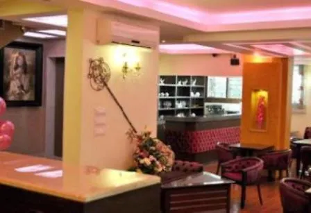 Hotel Villa Queen- Barbie House Beirut